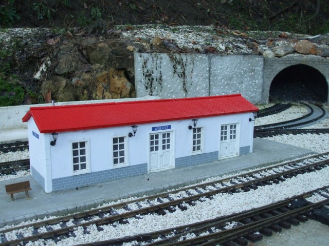 Le BV CFD d'Argentat et le tunnel de la voie SNCF.jpg