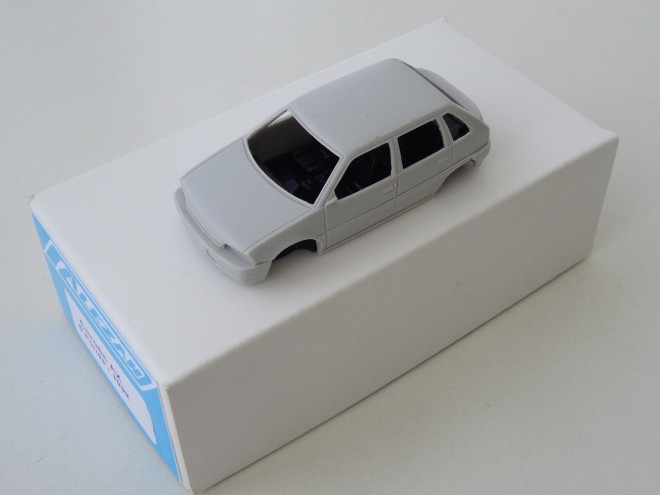 ALEZAN MODELS 1-43 Citroen AX 5 portes 1992 02.jpg