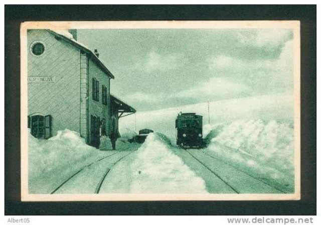25 - Chaux Neuve - Tacot Pontarlier - Mouthe Foncine en gare -.jpg
