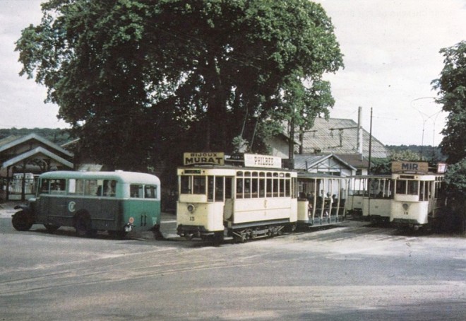 77 - tramways de fontainebleau - terminus de la gare SNCF en 1953.jpg
