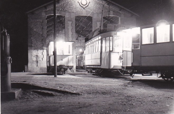 77 - Fontainebleau Tramway au dépôt Pub MIR et Javel la Croix Photo Bazin.jpg