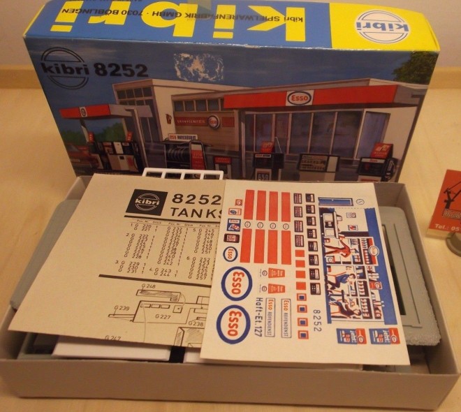 Kibri 8252 Esso 02.jpg