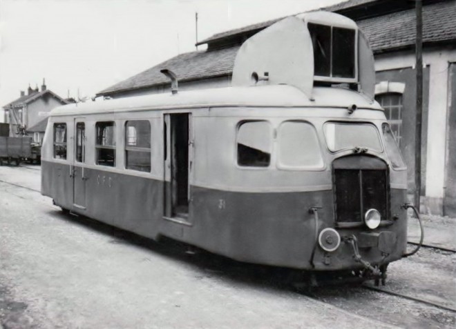 89 - Autorail billard No 31 avec deuxieme radiateur en 1951 à chablis.jpg