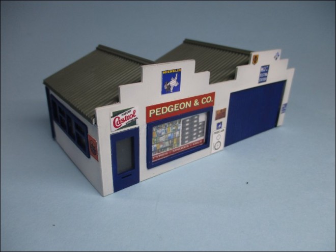 Dapol C032 Petrol Station 12.JPG