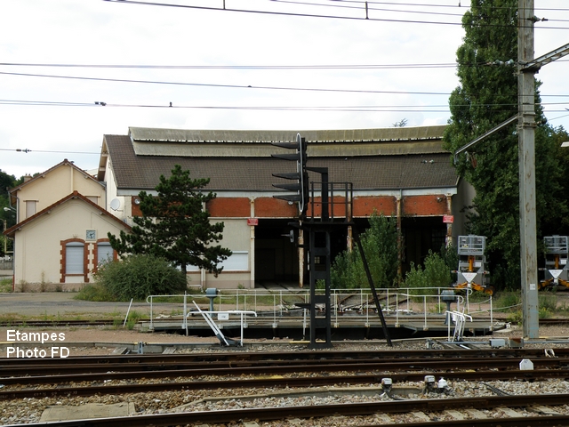 Etampes la rotonde et le pont tournant Photo FD TEE91.JPG
