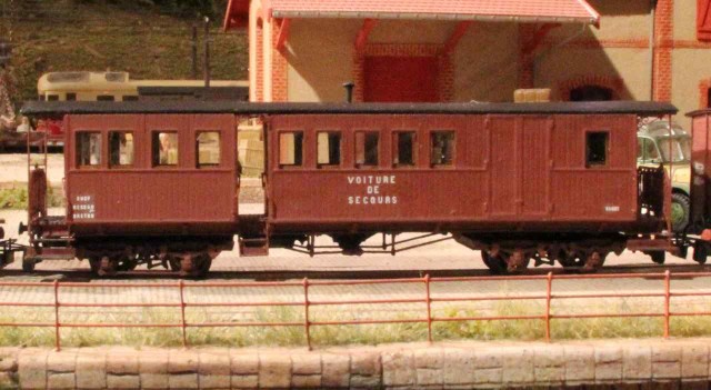 Voiture de secours 001.jpg