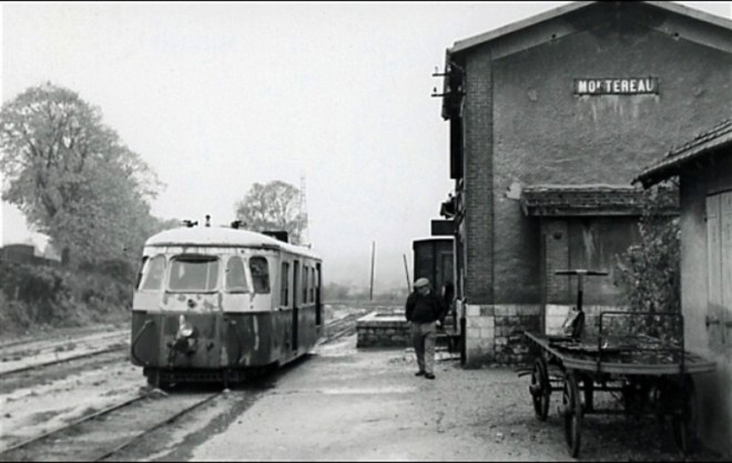 3 montereau 25 octobre 1953 cliché Jacques Bazin.jpg