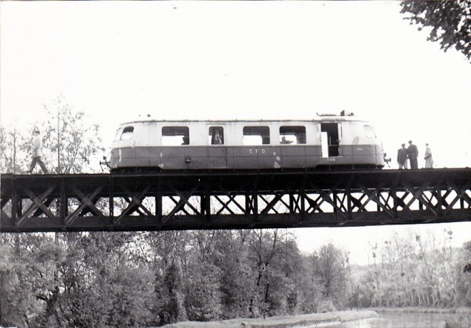 17 souppes pont sur le canal du loing le 25 octobre 1953 J Bazin.jpg