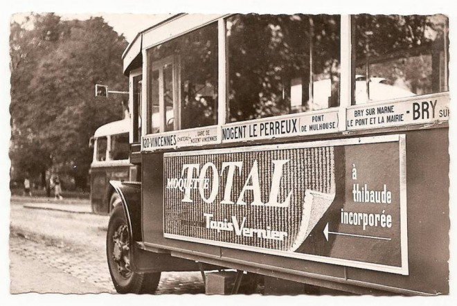 94 - AUTOBUS AVEC PUB TAPIS VERNIER + texte pub au dos sur le bus 120 Vincennes,Nogent le Perreux,Bry sur marne.jpg