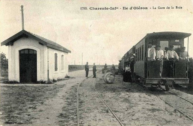 17 - CHARENTE MARITIME - OLERON - LA BREE - LA GARE du TRAIN - TRAMWAY - CLICHE BRAUN N° 1793 DOS BLANC 1er TIRAGE.jpg
