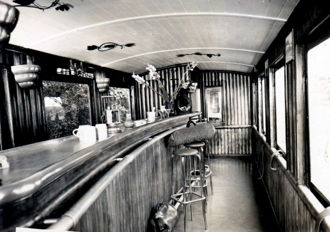 LIERNAIS---LA GUETTE-----le petit train--wagon-bar.jpg