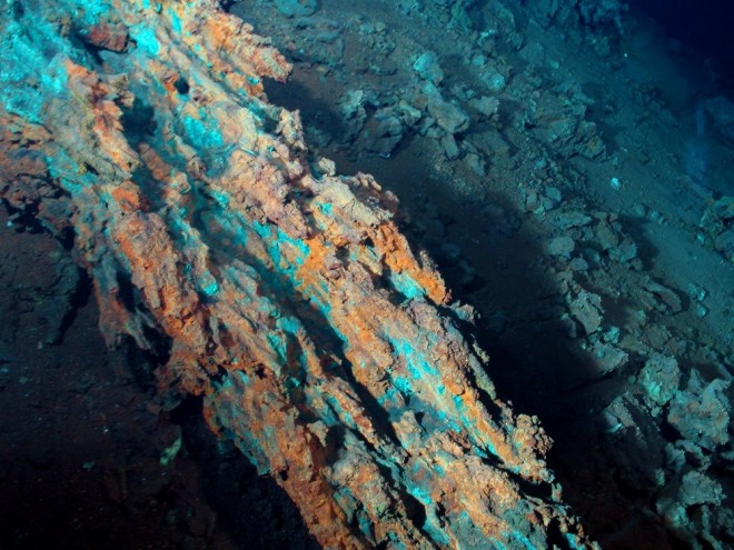 Cheminee-hydrothermale-1.jpg