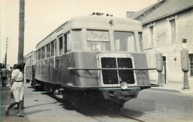 85 - CHEMIN DE FER OUEST VENDEE - Autorail 1946.jpg