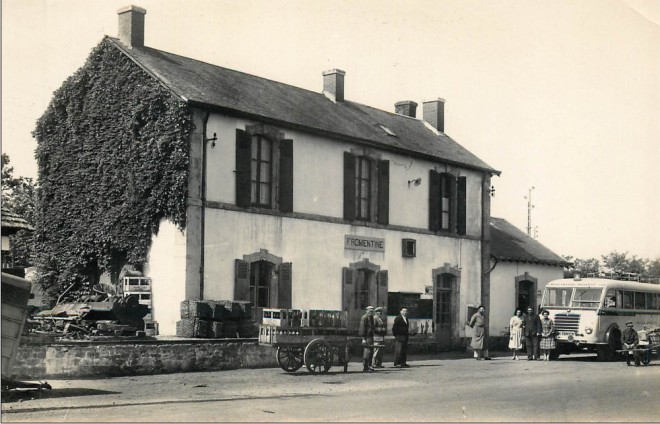 85 - Fromentine - la Gare Routière - autobus autocar ancienne Gare Ferroviaire.jpg