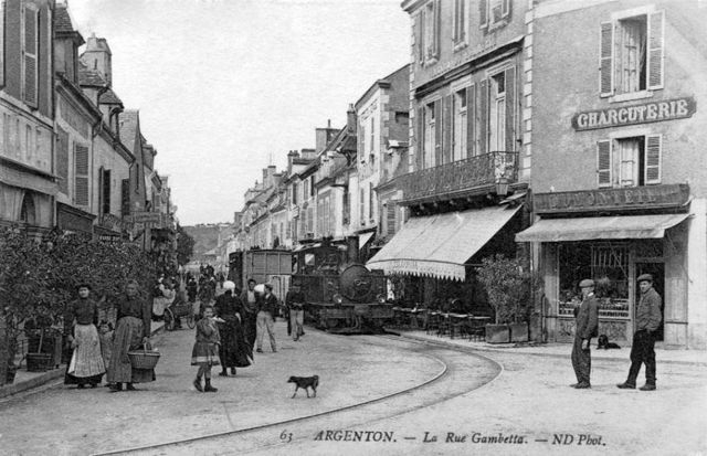 03 TI Argenton sur Creuse Rue Gambetta 030T n°... Café de l'Univers Charcuterie