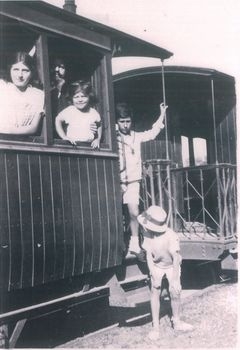 CM Voiture Blanc Misseron Famille martin en train