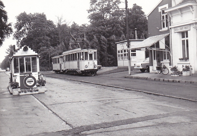 Tramways de Valenciennes Maison Blanche Tram + Remorque Marquant l'Arrêt au Poste Frontière avec la Belgique 21.08.1963 Photo Bazin