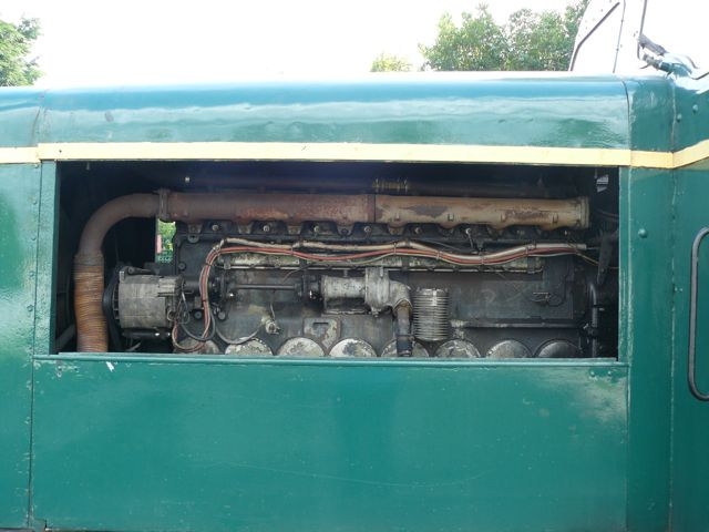 06 Locotracteur 351 Capot Moteur 01