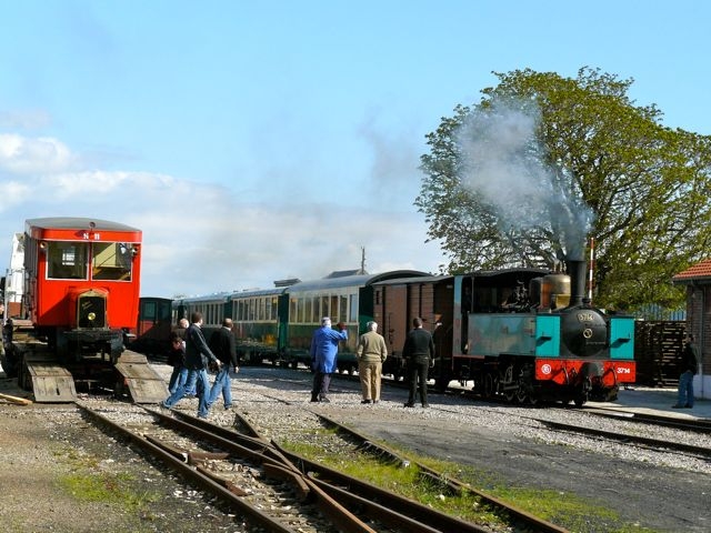 De Dion CdN Saint Valery Déchargement 01