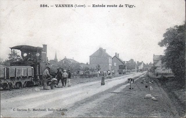 TL Vannes-sur-Cosson Entrée Route de Tigy Loco + Train de Travaux Loco Brown (vérifier) Entreprise Fougerolles n°3