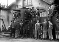 Drome Atelier (roman Bourg de Péage ?) Atelier Animation Loco (Pinguely) levage