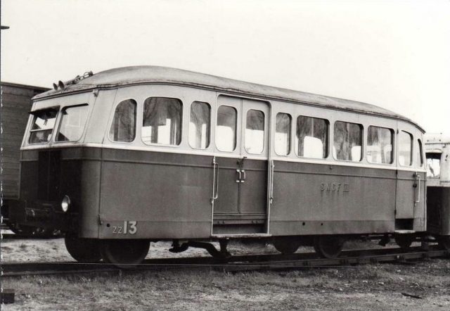 BA Dion-Bouton n° ZZ 13 ex TL (Tw du Loiret) dépôt ROMORANTIN (RIFAULT 1954)