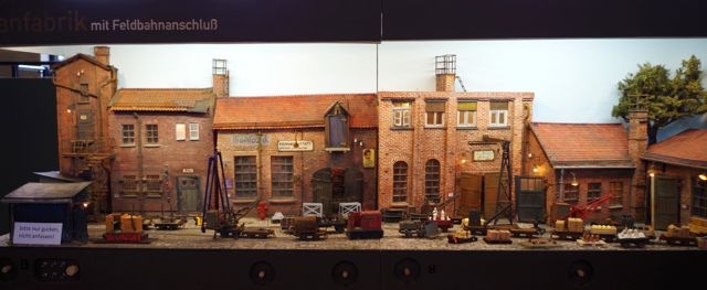 1 Schachfigurenfabrik Mit Feldbahnanschluss(fabrique de Jeux d'échec) Manfred Kühl Gn15  Ontraxs 2015