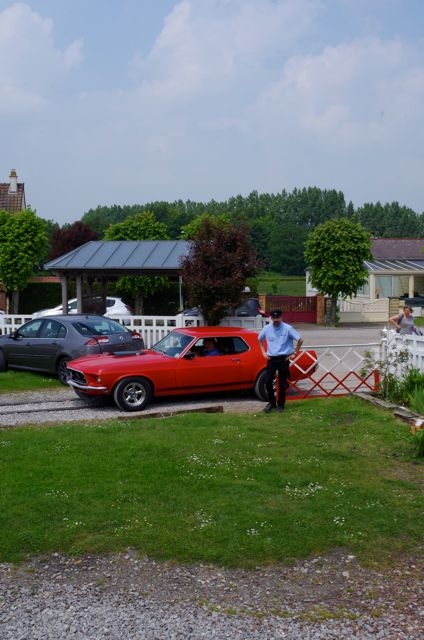 5 CFBS 28.05.16 Ford Mustang Ludo Chef de Train et garde barrière