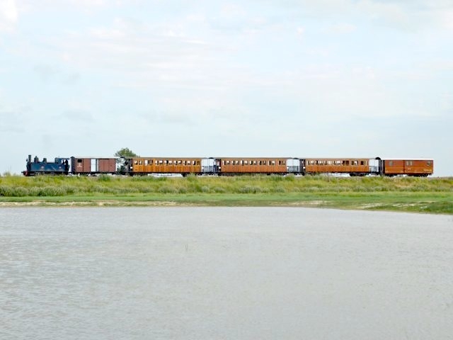 05 CFBS 19.27.26 Train Diner à Bord Sur la Digue
