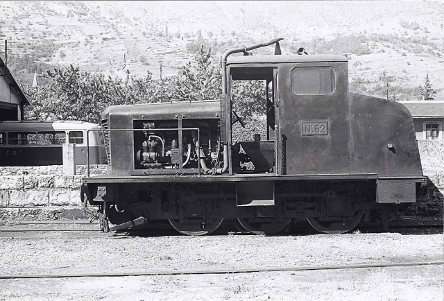 CFD Lozère Tracteur n°62 Florac Remise 1962 WJK Davies 02