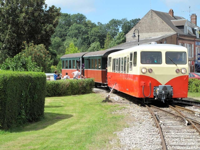 Verney tractant 2 voitures Suisses Saint-Valery 19.07.12 (Neuilly-Canchy) 01