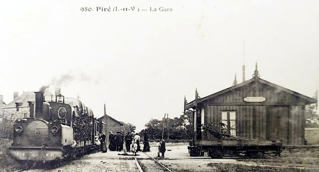 TIV Piré 030T Corpet n°61 Wagon Chargé Faucheuse Gare (+ Autre batiment Remise ?) - copie