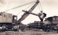 Chantier de Kembs Alsace Creusement Canal (accès à Bale) 1930 une des 10 Pelles Mécaniques MENCK Loco + Wagonnet Chantier - copie