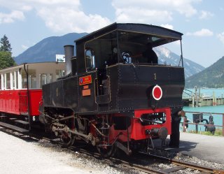 La Dampflok N° 1 remise en tête le long de l'Achensee