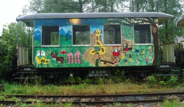 La voiture 26201 dédiée aux animations enfants en gare d'Attersse
