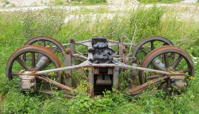 Un bogie dans son plus simple appareil à coté de la remise d'Hirschwang