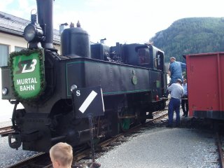 La dampflok du Murtalbahn en cours de ravitaillement à Tanswe