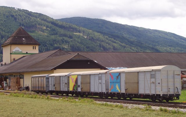 Rame de 4 wagons modernes sur l'embranchement de la coopérative agricole de Tamsweg