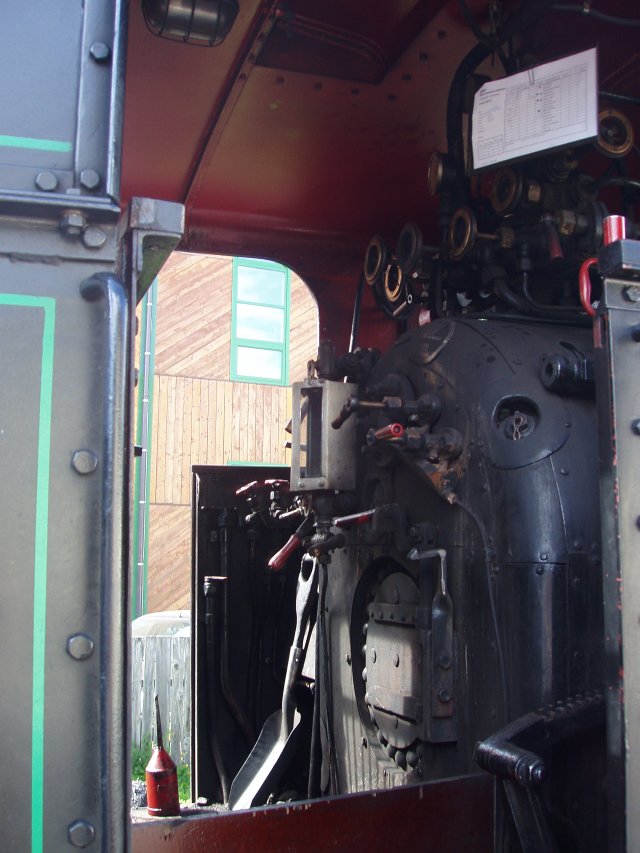 Vue de l'intérieur de la cabine de la Bh 1