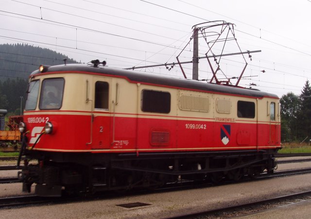 En gare de Mariazell c'est la 1099.004, aux armes de « Frankenfels «qui est prise de 3/4