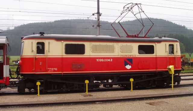En gare de Mariazell gros plan sur 1090.004, aux armes de « Frankenfels « après remise en tête