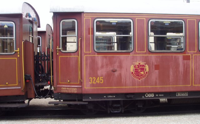 Gros plan sur la voiture N° 95 901, d'ÖBB Nostalgie, ex. voiture N°3245 en gare de Mariazell