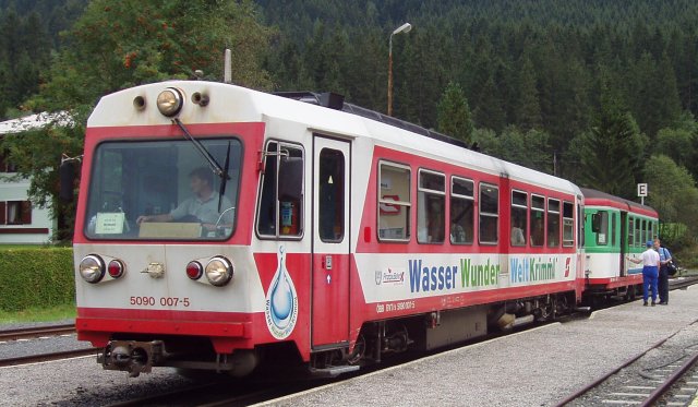 L'autorail 5090.007 de la 1ère sous-série en gare de Krimml sur le Pinzgaubahn en août 2003