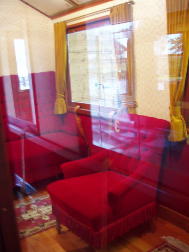L'intérieur de l avoiture salon N° 152