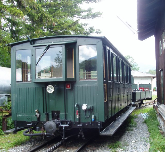 Voiture voyageur munie d'une cabine de conduite