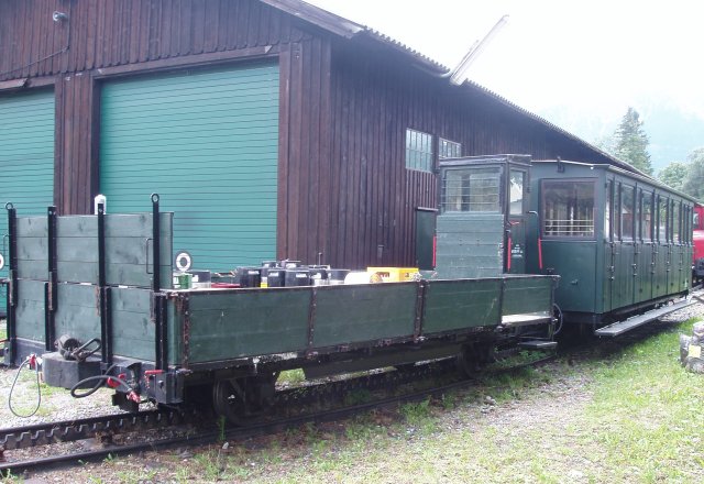 Wagon plat composant la rame mixte pour le ravitaillement des installations d'altitude
