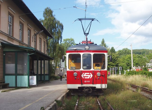 L'automotrice 23 111 en gare de Gmunden vue de face