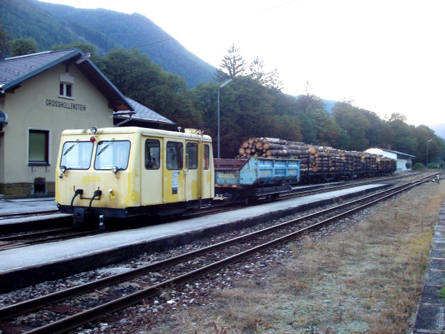 La gare de Großhollenstein avec la draisine garée devant le BV