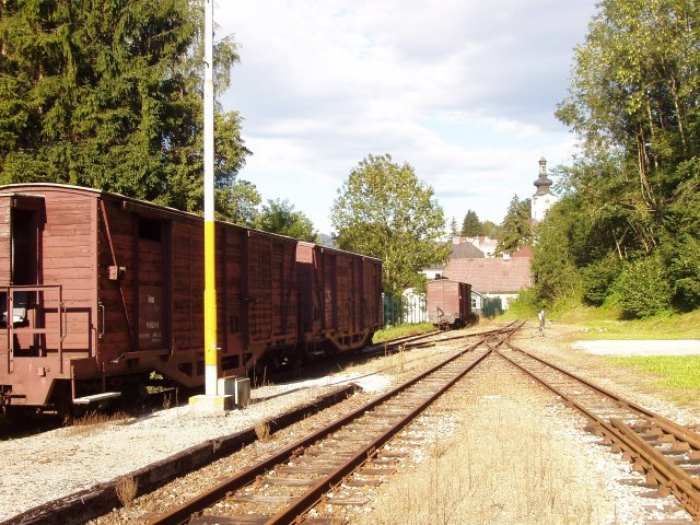 Le fond de la gare d'Ybbsitz avec quelques wagons en stationnement