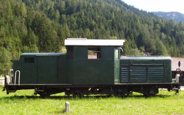 Gros plan sur la 2091 garée hors service en gare de Lunz am See